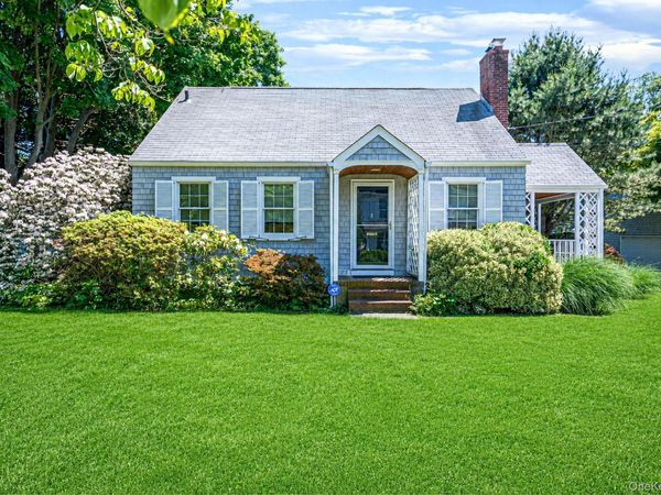 22 Lawrence Street , Greenlawn, NY 11740