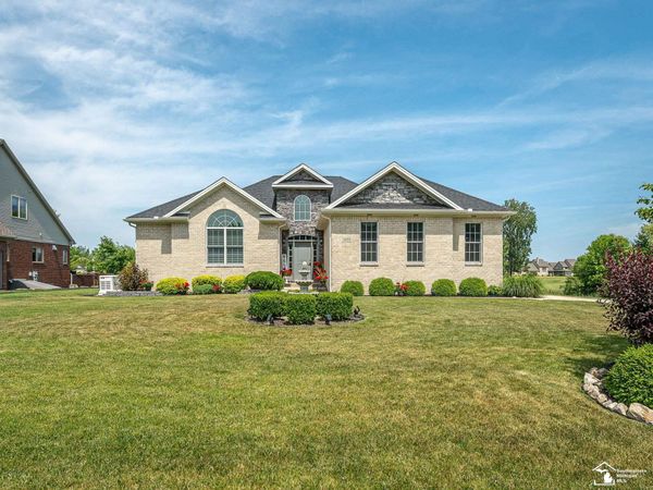 1035 Saint James Park Avenue, Monroe, MI 48161