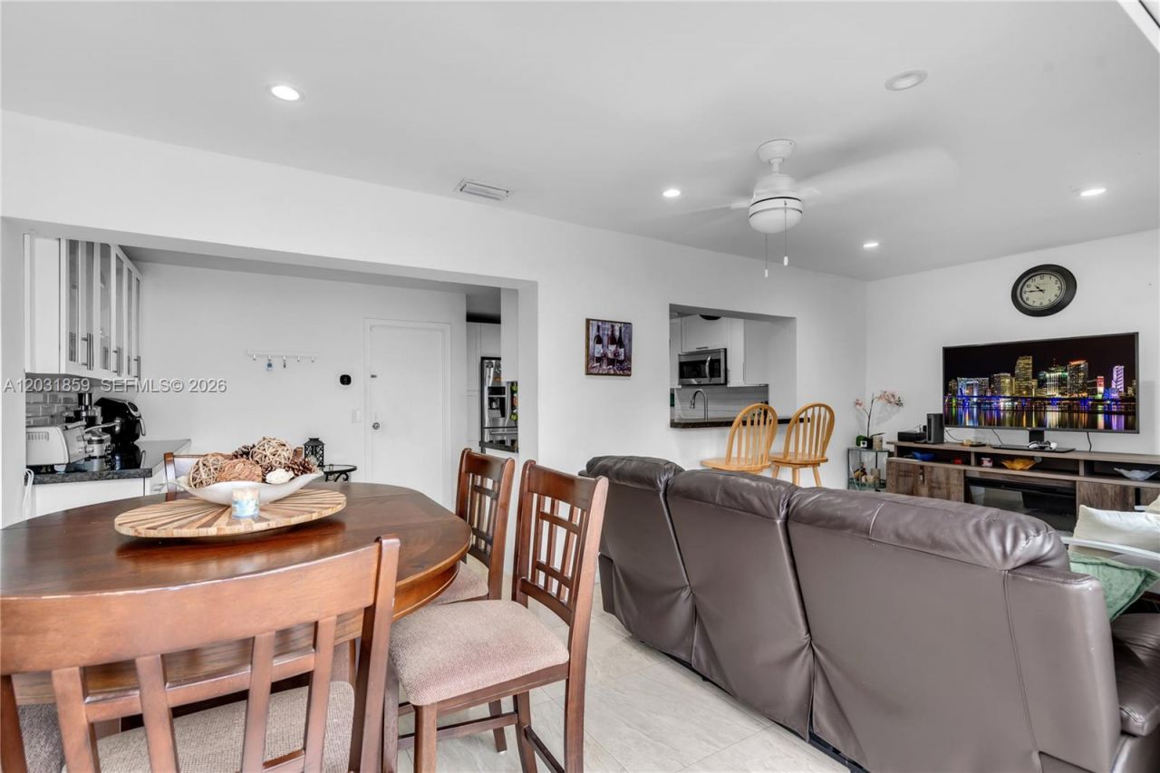 9770 NW 25th St , Sunrise, FL 33322 Photo