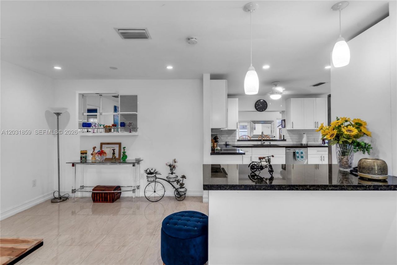 9770 NW 25th St , Sunrise, FL 33322 Photo