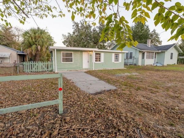 8623 N WILLOW AVENUE , TAMPA, FL 33604