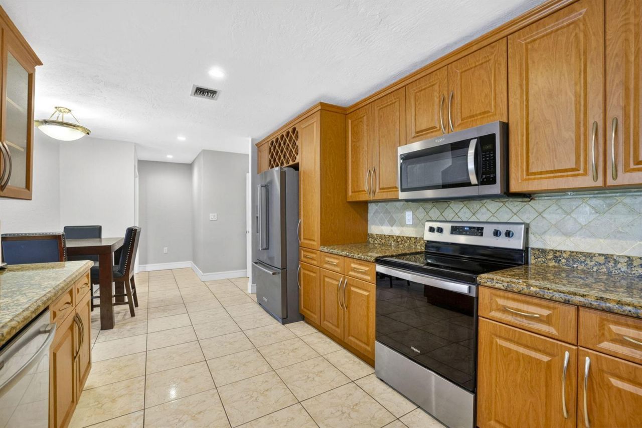 2403 NW 118th Terrace, Coral Springs, FL 33065 Photo