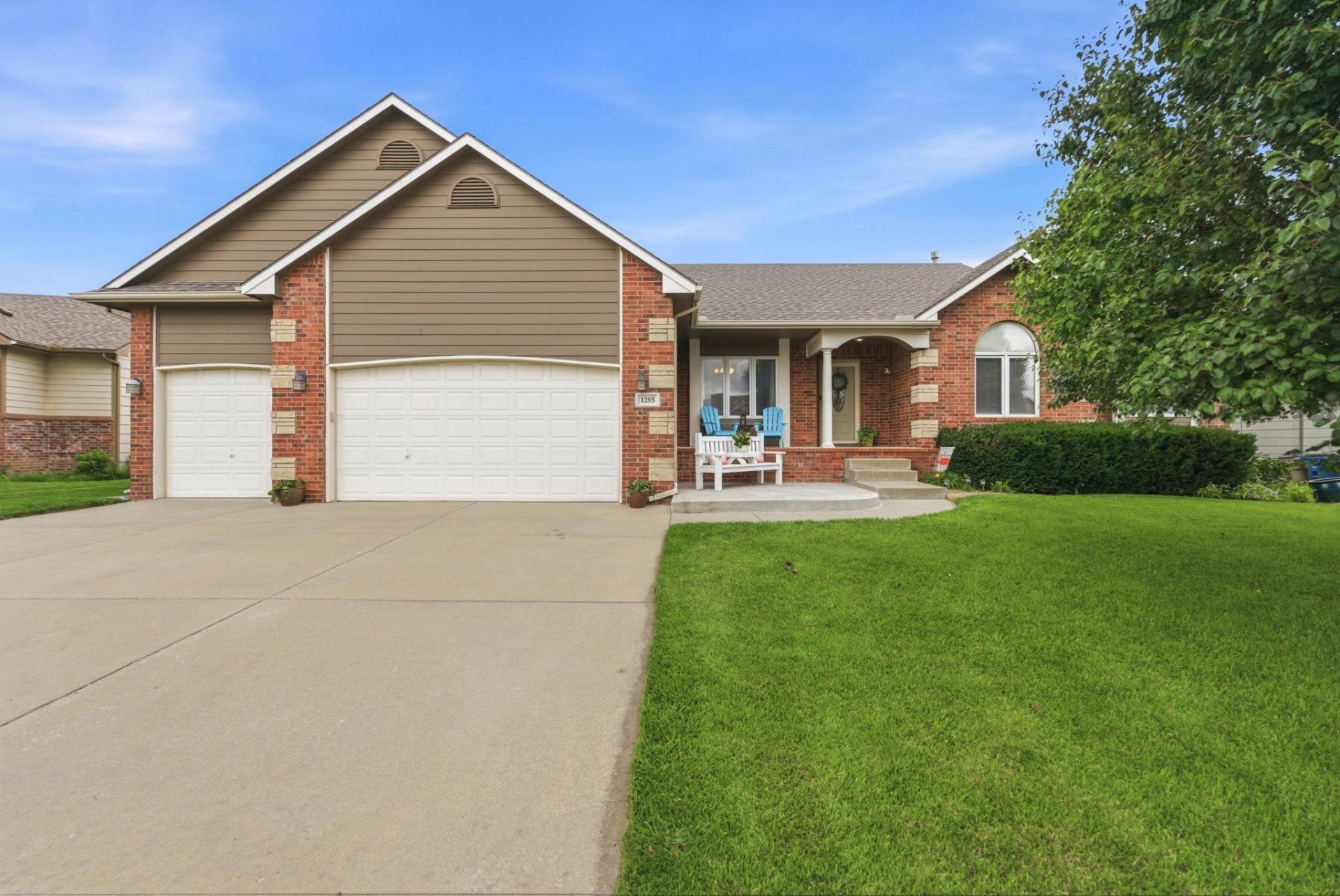 1285 N Forestview Ct, Wichita, KS 67235 Main Photo