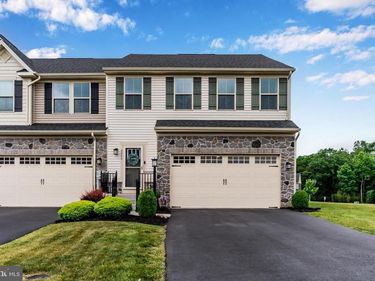 4266 SECRETARIAT STREET , HARRISBURG, PA 17112