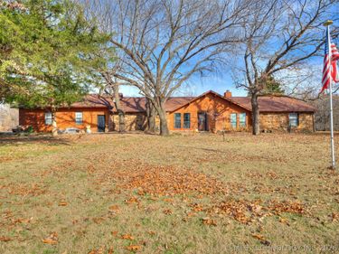 26 Lakeview Drive , Sand Springs, OK 74063