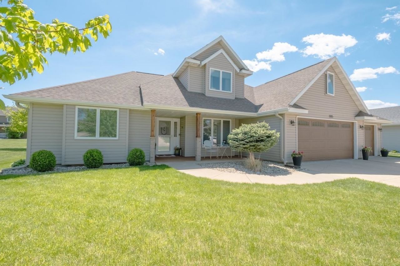 1105 29th Street, Spirit Lake, IA 51360 Main Photo