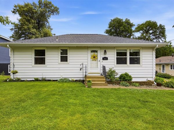 813 Westwood Drive NW, Cedar Rapids, IA 52405
