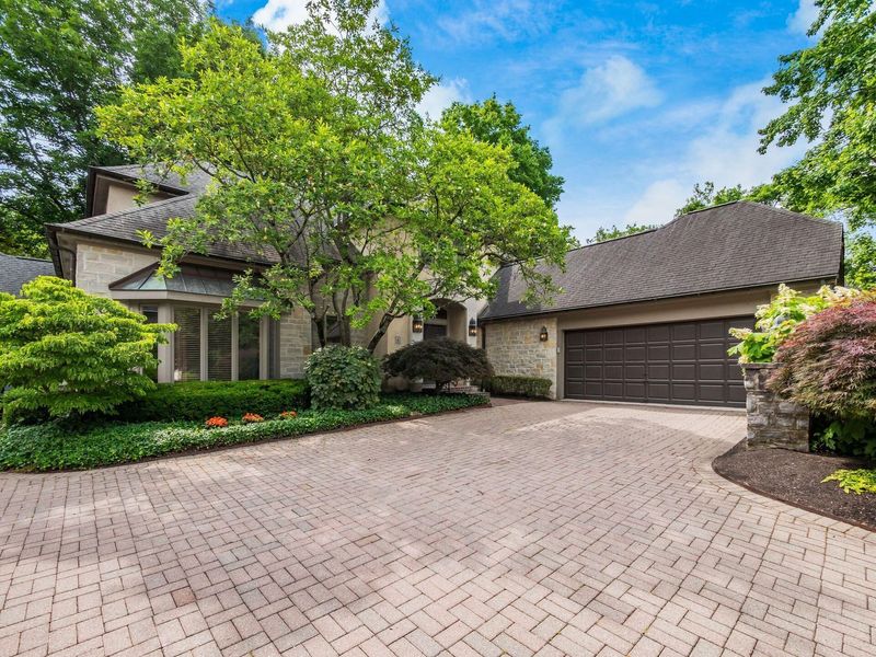 6 Lyonsgate Road , Bexley, OH 43209 Photo 1