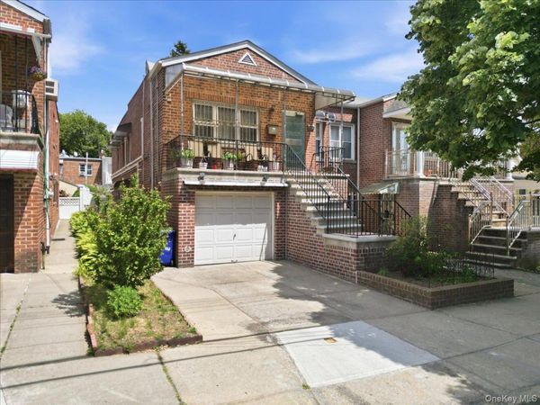 2752 Fish Avenue , Bronx, NY 10469