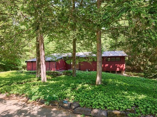 15 Red Fox Ln, Amherst, MA 01002