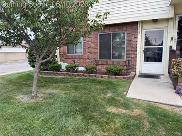 15802 Orchard Lane, Roseville, MI 48066