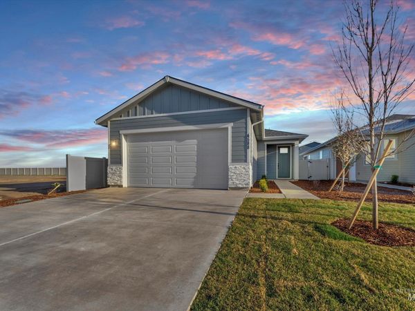4614 W Quarterhorse Dr, Meridian, ID 83642