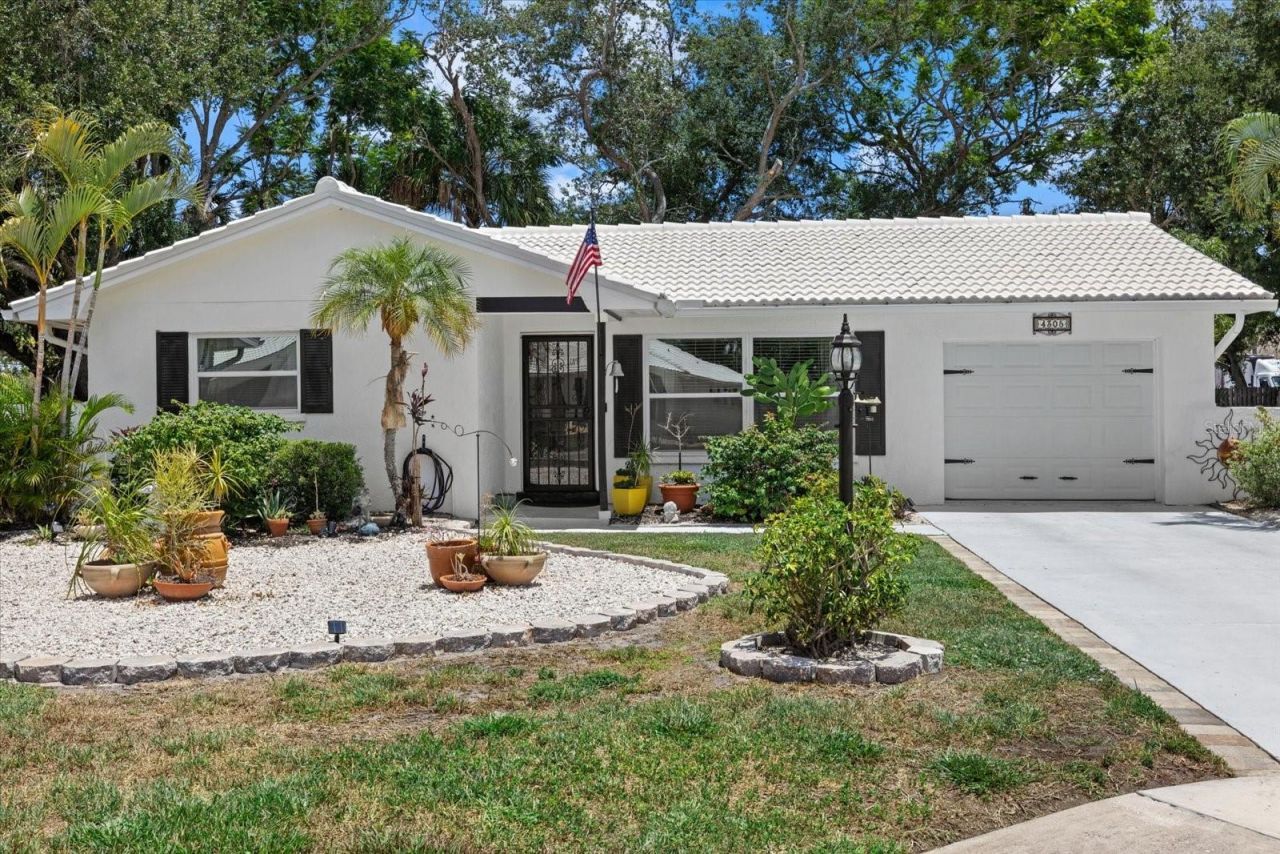 4305 Chinaberry Circle , Bradenton, FL 34208 Photo