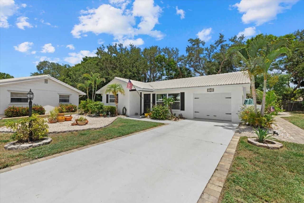 4305 Chinaberry Circle , Bradenton, FL 34208 Photo