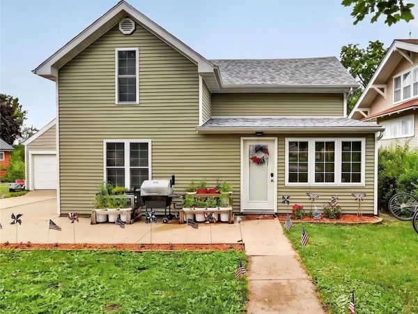 200 Market Street, Coggon, IA 52218