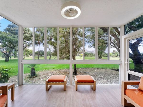 3900 Oaks Clubhouse Drive, Unit 110, Pompano Beach, FL 33069