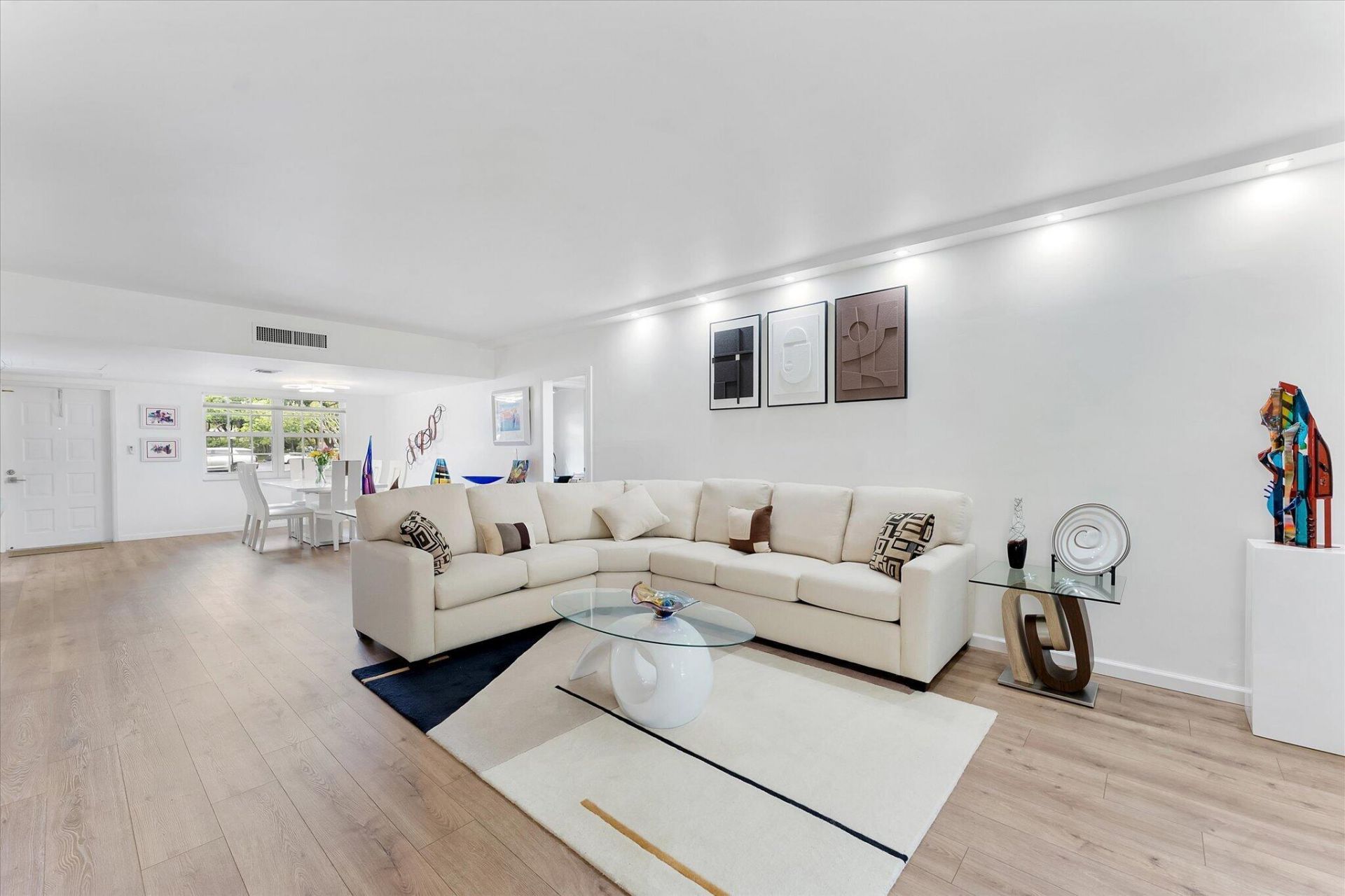 3900 Oaks Clubhouse Drive, Unit 110, Pompano Beach, FL 33069 Photo