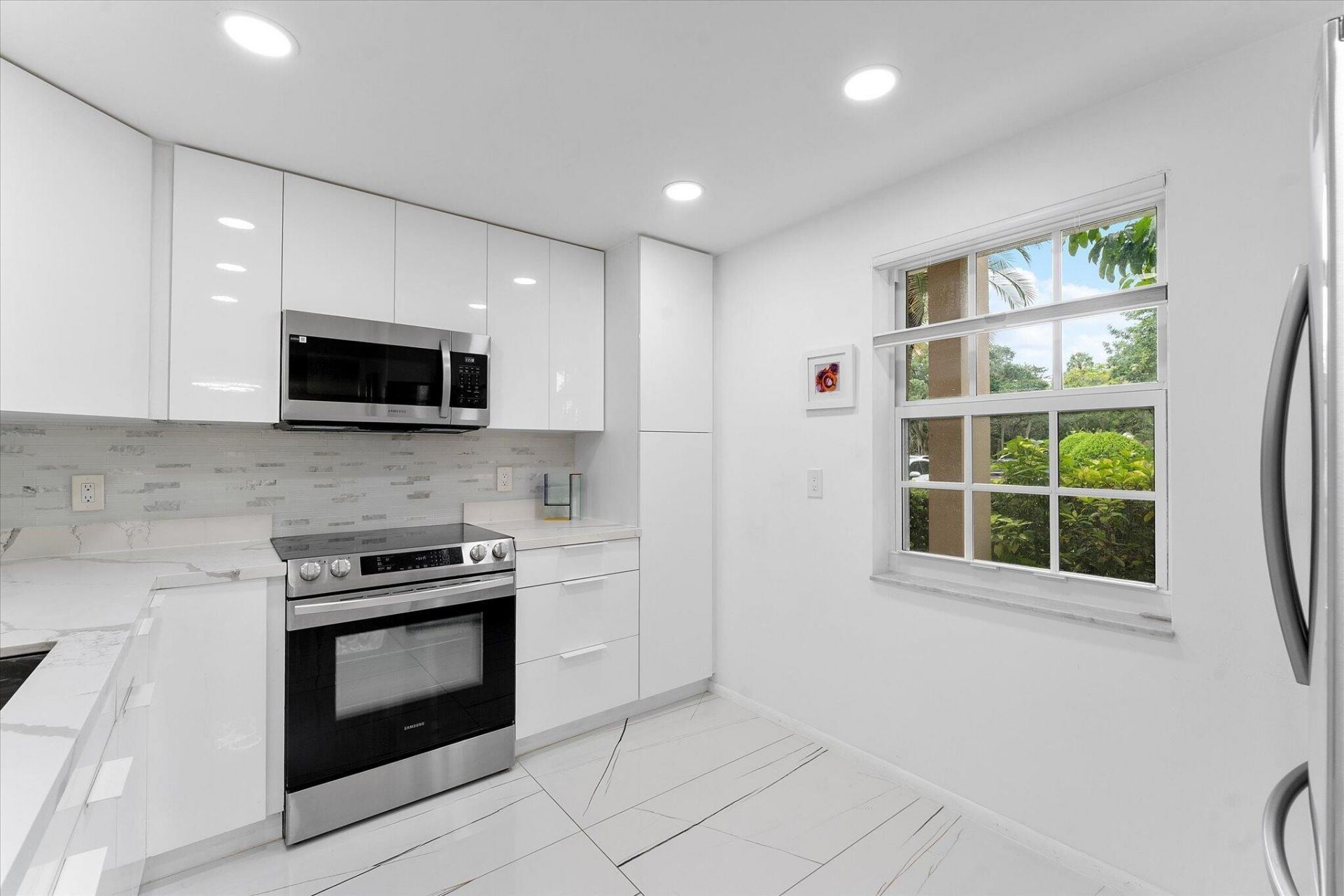 3900 Oaks Clubhouse Drive, Unit 110, Pompano Beach, FL 33069 Photo