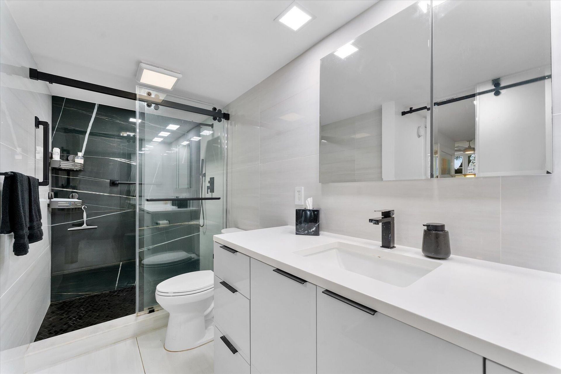 3900 Oaks Clubhouse Drive, Unit 110, Pompano Beach, FL 33069 Photo