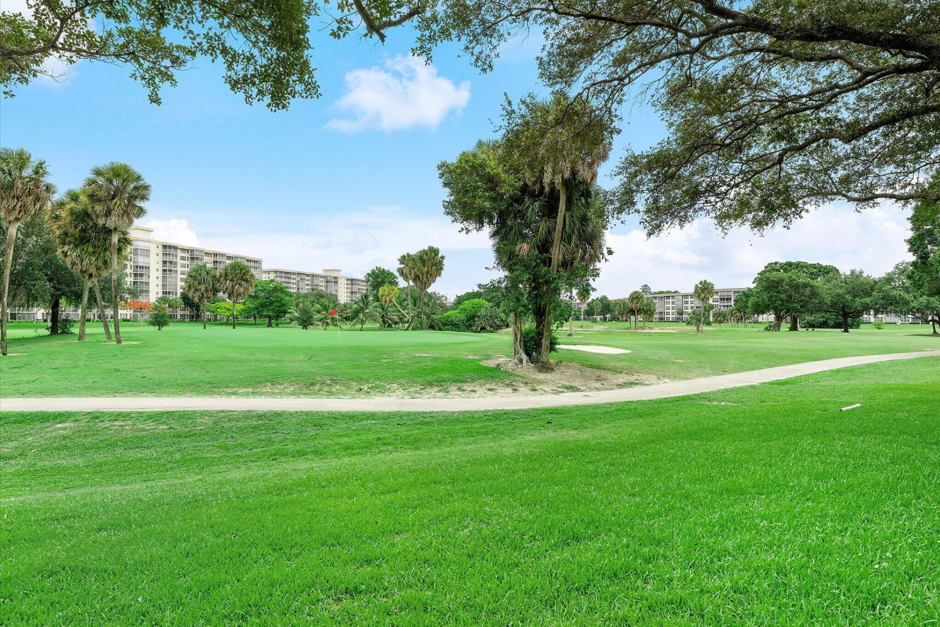 3900 Oaks Clubhouse Drive, Unit 110, Pompano Beach, FL 33069 Photo