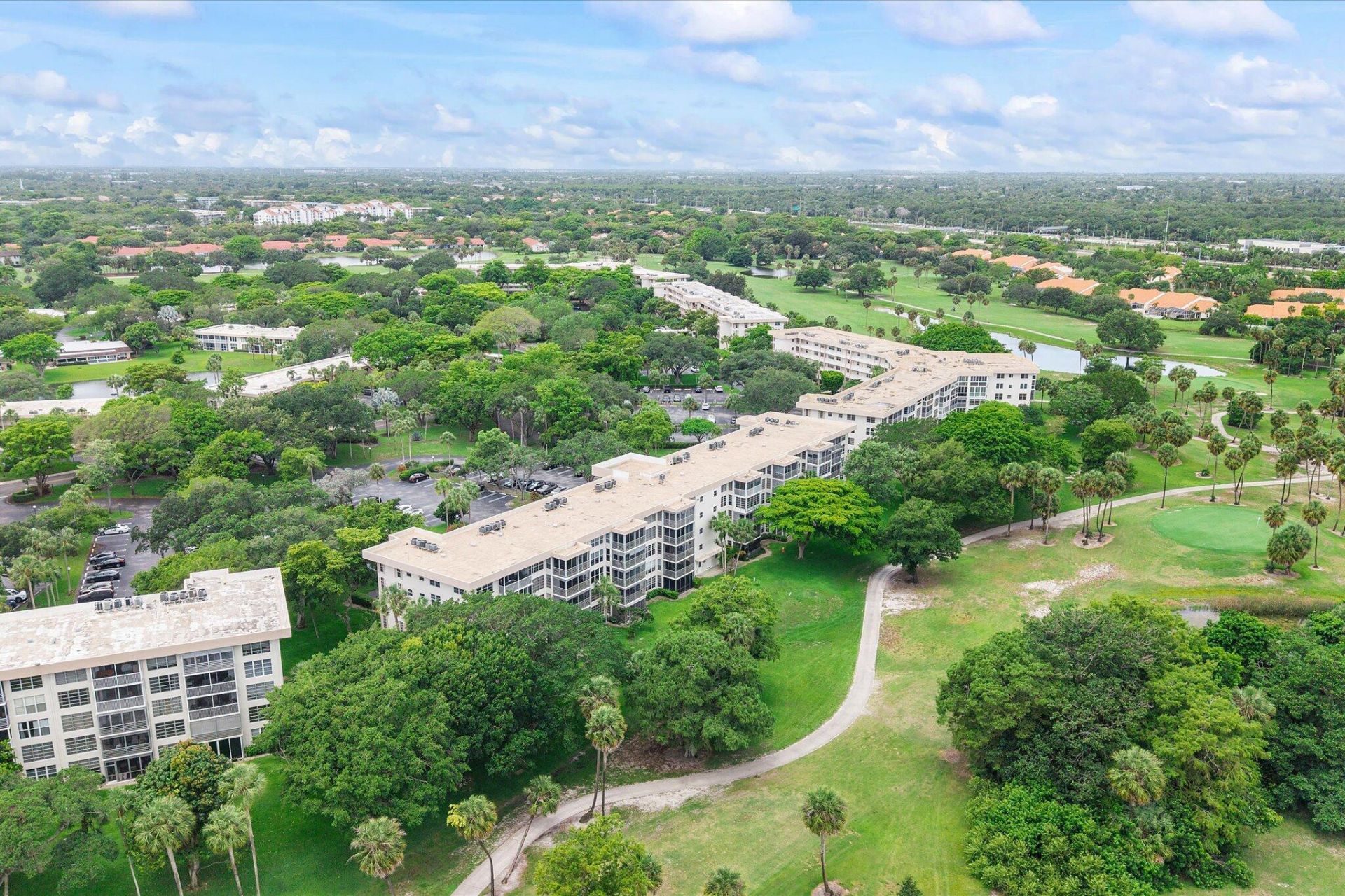 3900 Oaks Clubhouse Drive, Unit 110, Pompano Beach, FL 33069 Photo