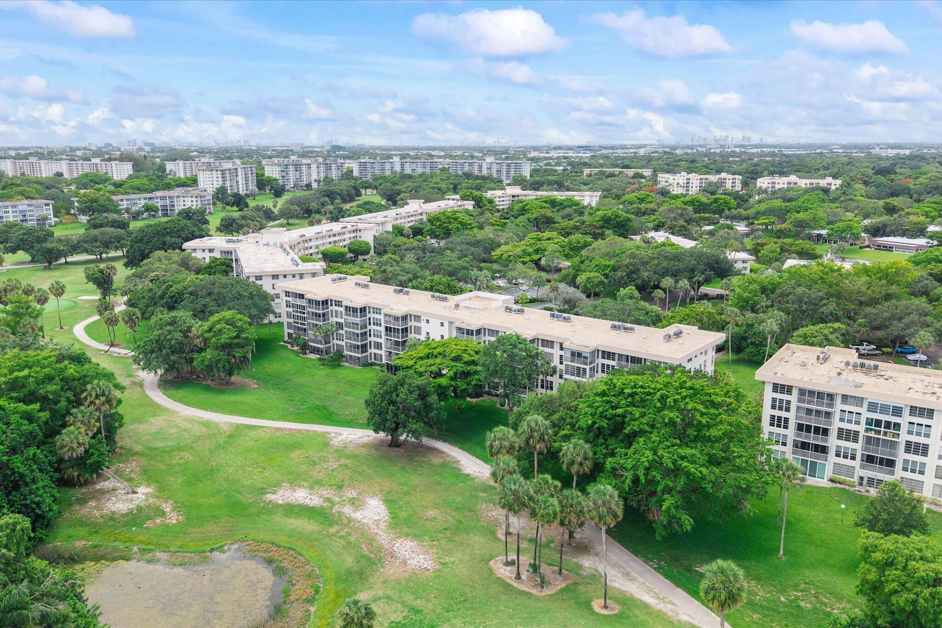 3900 Oaks Clubhouse Drive, Unit 110, Pompano Beach, FL 33069 Photo