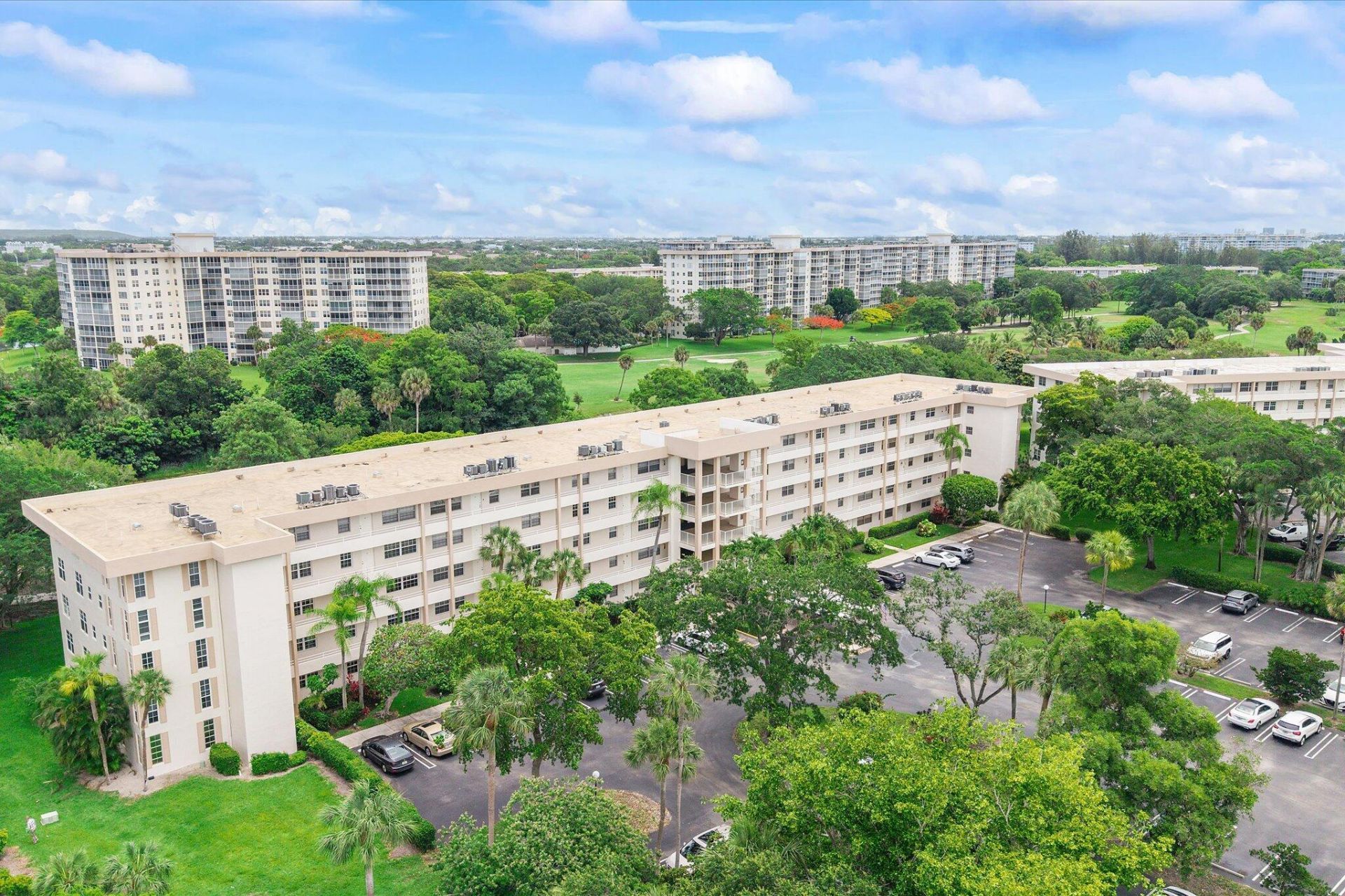 3900 Oaks Clubhouse Drive, Unit 110, Pompano Beach, FL 33069 Photo