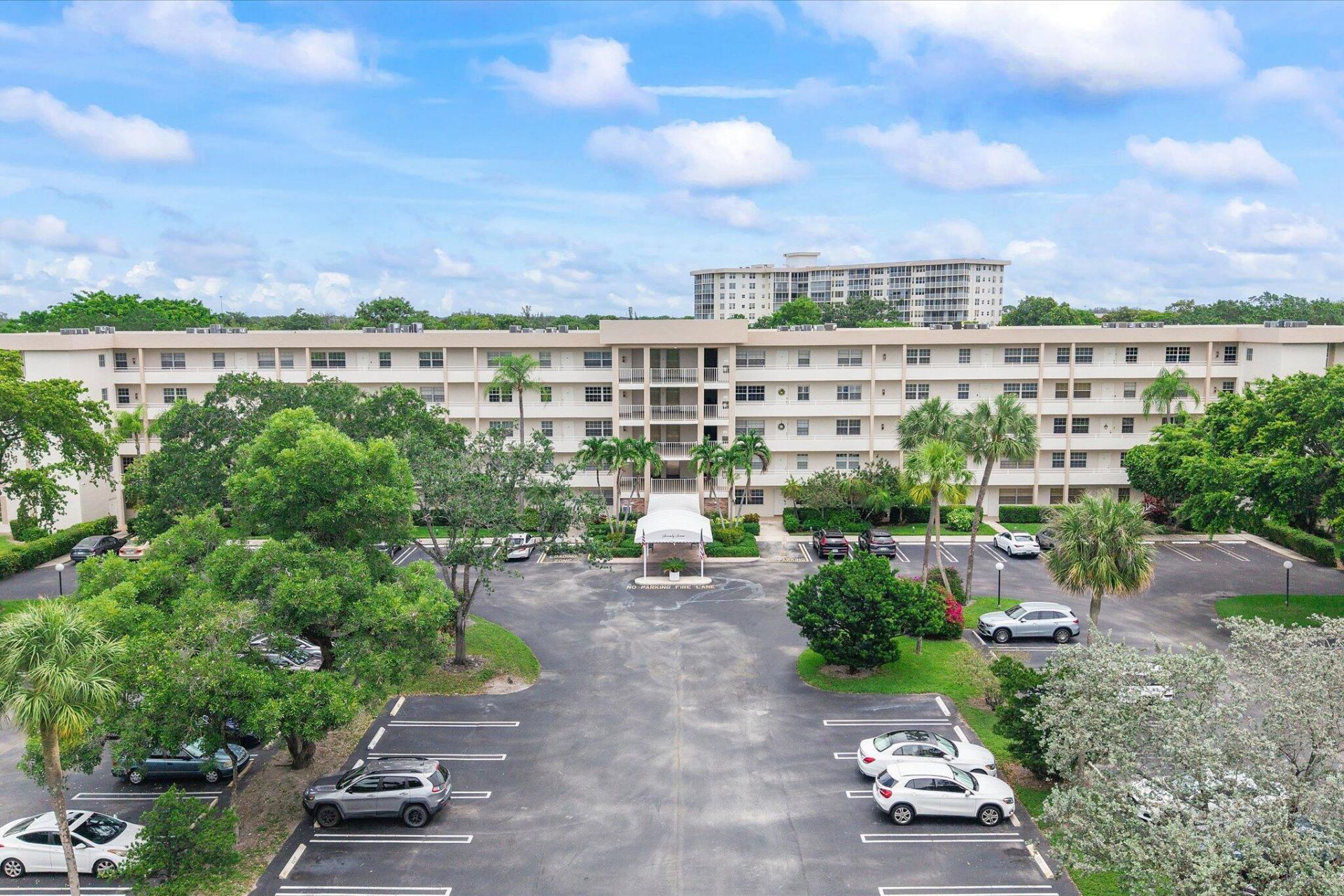 3900 Oaks Clubhouse Drive, Unit 110, Pompano Beach, FL 33069 Photo