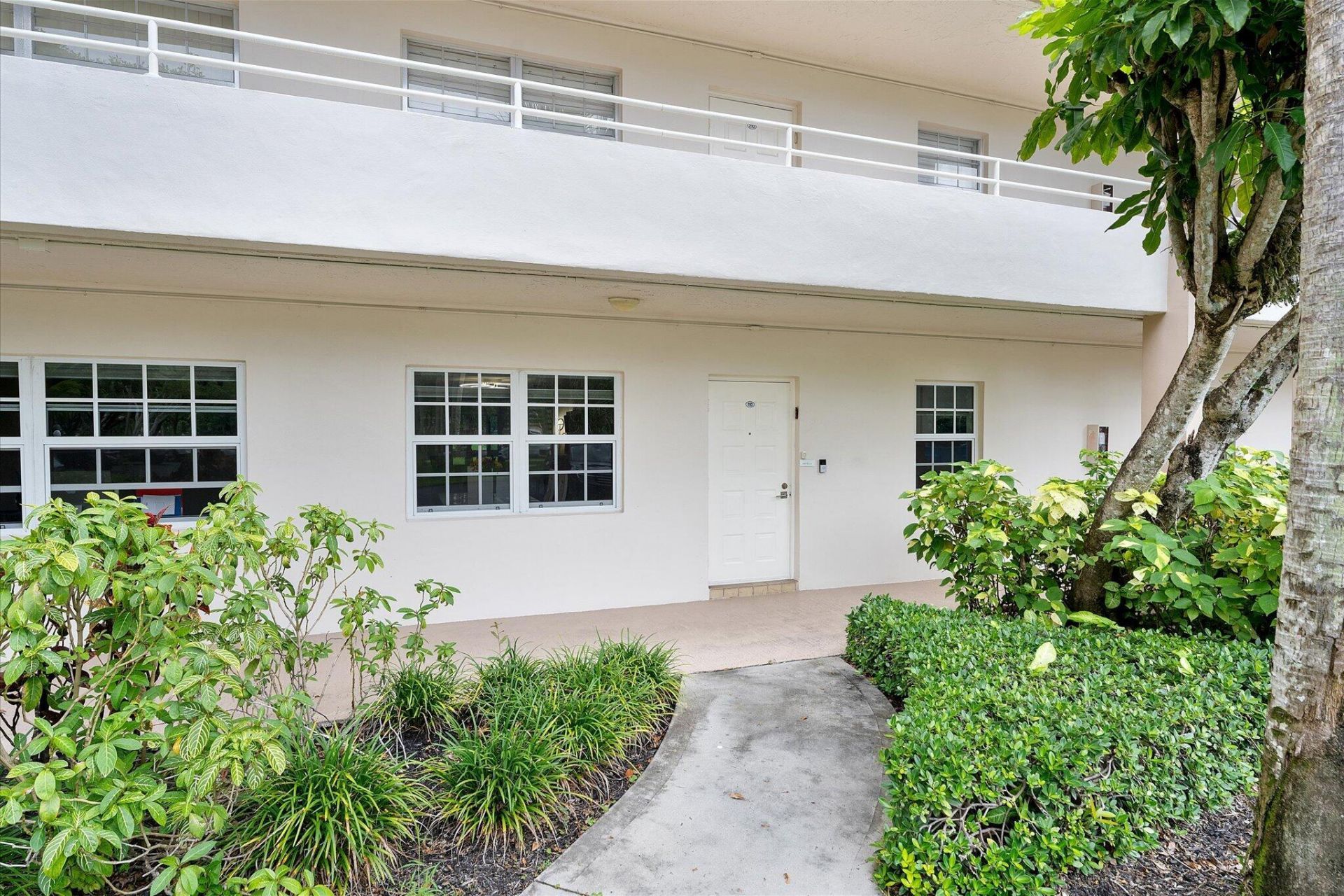 3900 Oaks Clubhouse Drive, Unit 110, Pompano Beach, FL 33069 Photo