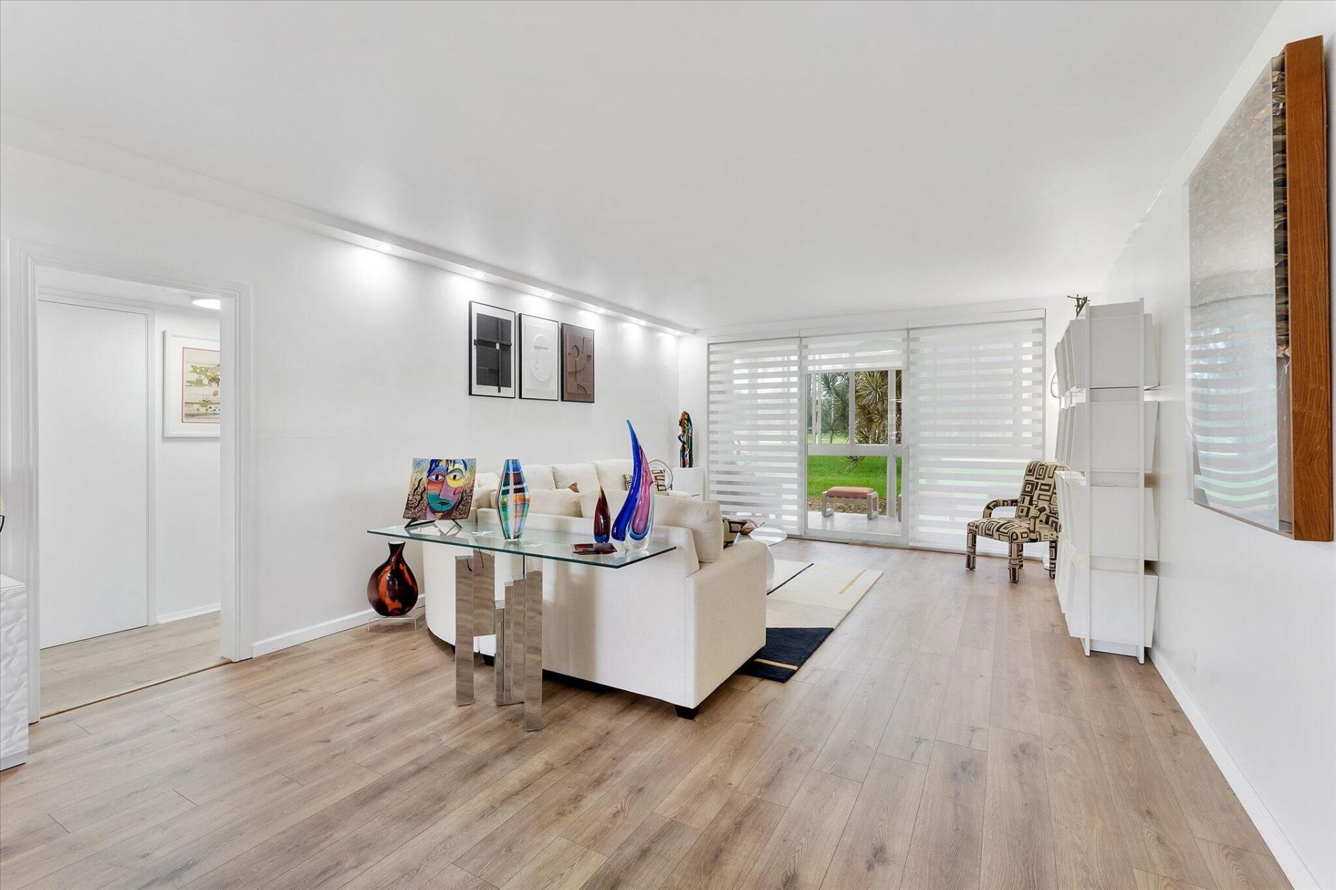 3900 Oaks Clubhouse Drive, Unit 110, Pompano Beach, FL 33069 Photo