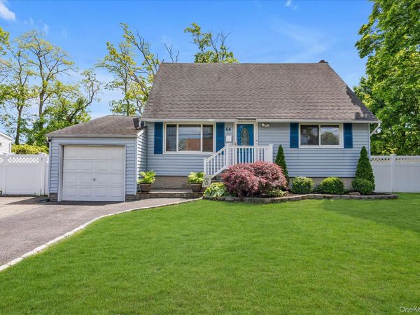 64 Kobb Boulevard , West Islip, NY 11795