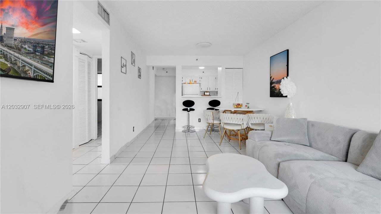 546 SW 1st St , Unit 603, Miami, FL 33130 Photo