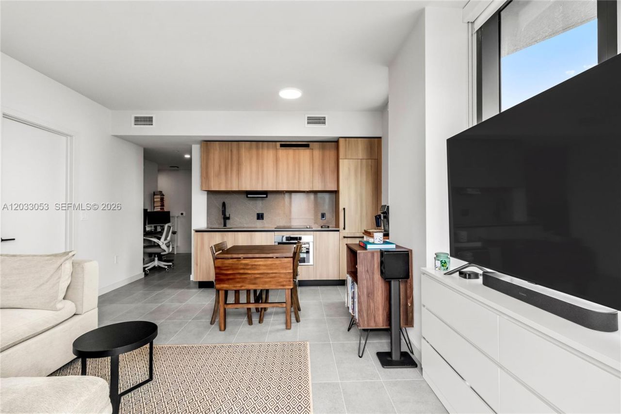 121 NE 5th St , Unit 2401, Miami, FL 33132 Photo