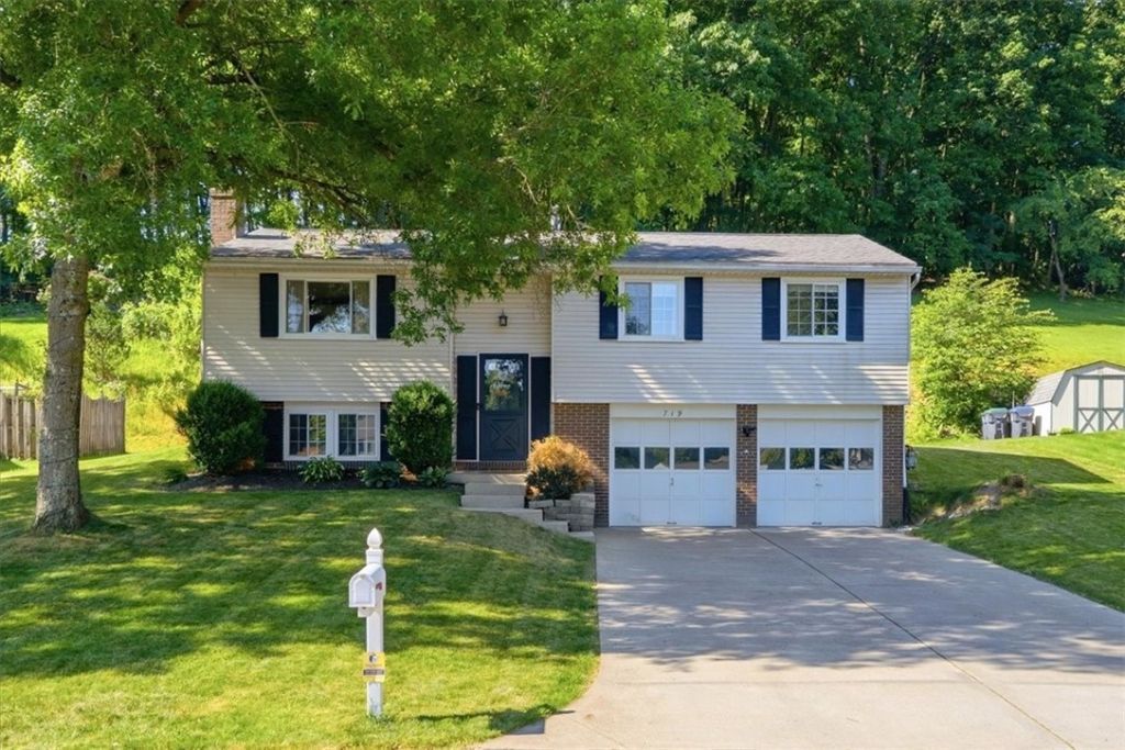 719 Skyview Dr , Cranberry Township, PA 16066 Main Photo