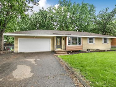 10136 Dogwood Street NW, Coon Rapids, MN 55448