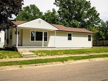 943 Erskine Avenue , Akron, OH 44306