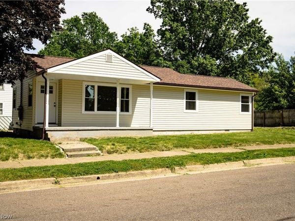 943 Erskine Avenue , Akron, OH 44306