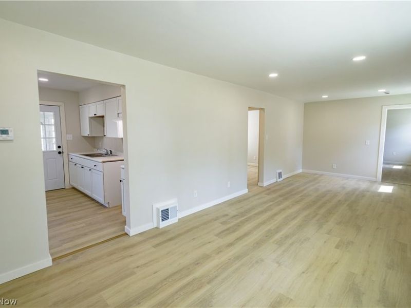 943 Erskine Avenue , Akron, OH 44306 Photo 12