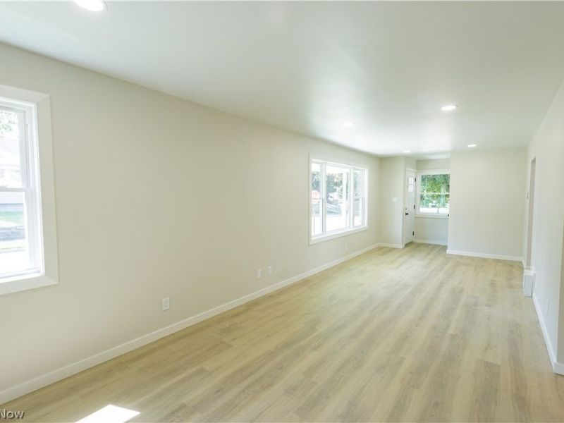 943 Erskine Avenue , Akron, OH 44306 Photo 13