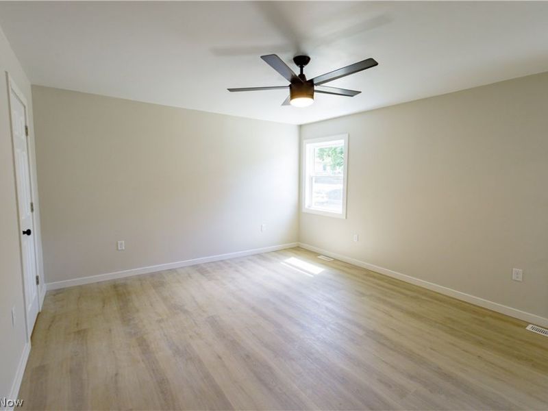 943 Erskine Avenue , Akron, OH 44306 Photo 17