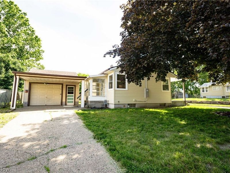 943 Erskine Avenue , Akron, OH 44306 Photo 3