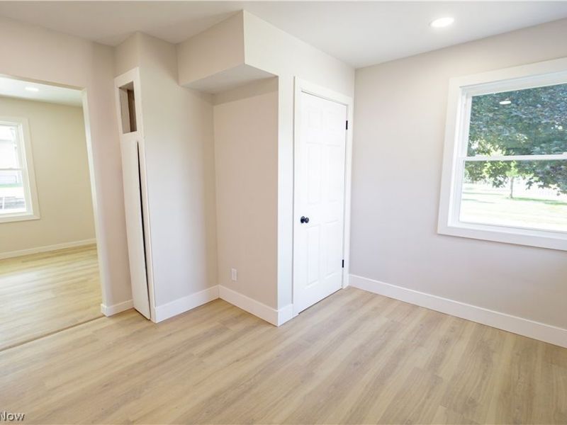 943 Erskine Avenue , Akron, OH 44306 Photo 8