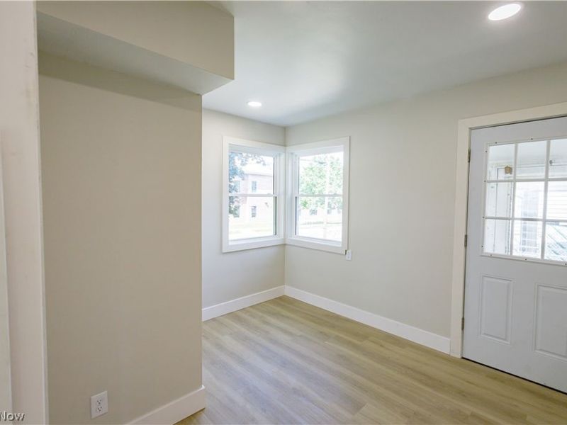 943 Erskine Avenue , Akron, OH 44306 Photo 9