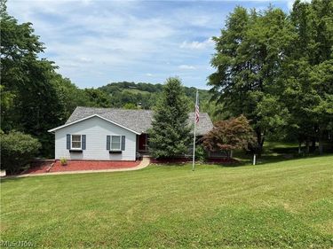 2187 Golfview Drive NE, New Philadelphia, OH 44663
