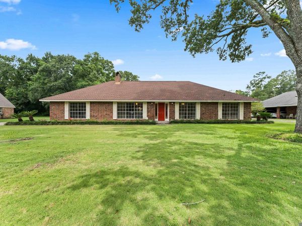 6667 Martin Dr, Zachary, LA 70791