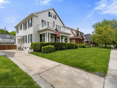 1215 Nottingham Road, Grosse Pointe Park, Mi 48230