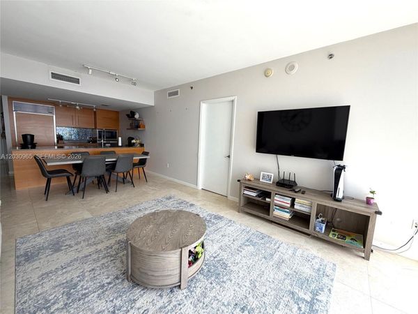 475 Brickell ave, Unit 2707, Miami, FL 33131