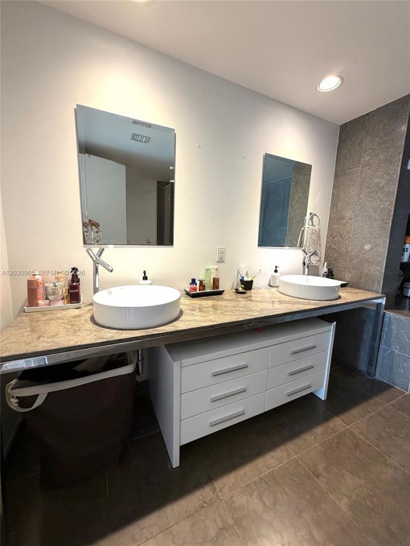 475 Brickell Ave, Unit 2707, Miami, FL 33131 Photo