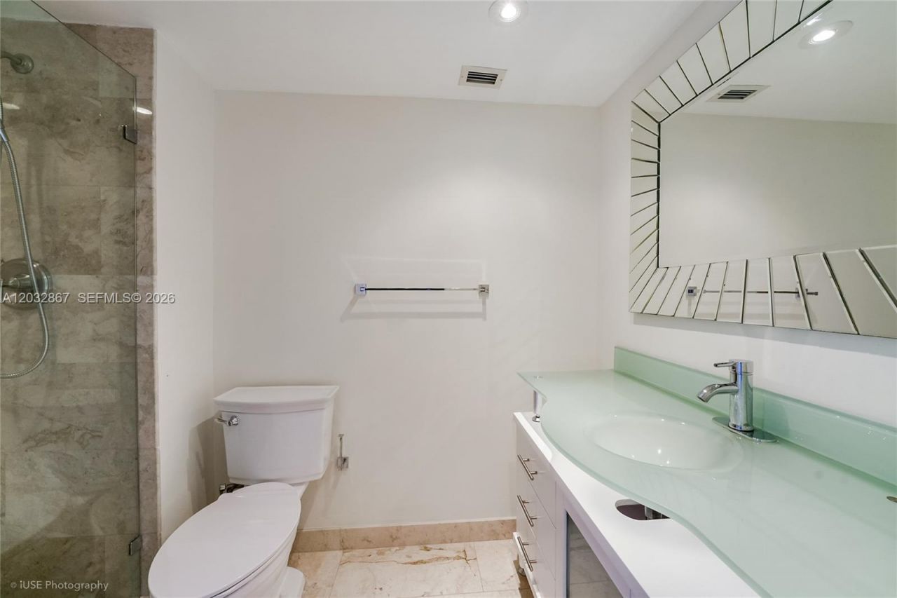 11930 N Bayshore Dr , Unit 909, North Miami, FL 33181 Photo