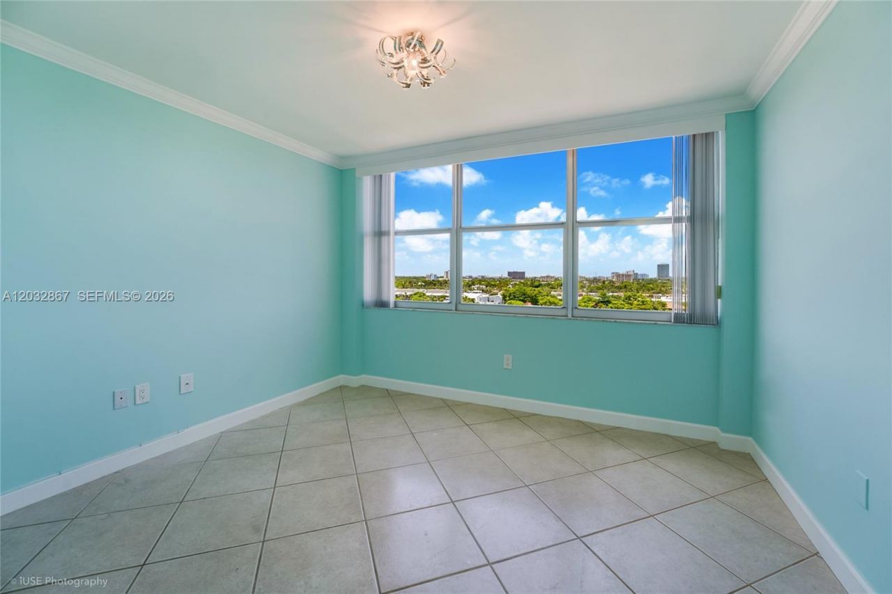 11930 N Bayshore Dr , Unit 909, North Miami, FL 33181 Photo